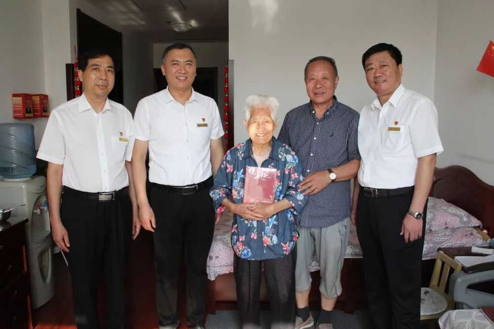 【不忘初心，牢记使命】宾馆“七一”走访慰问部分离退休党员